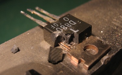 2SD880 transistor cracked case