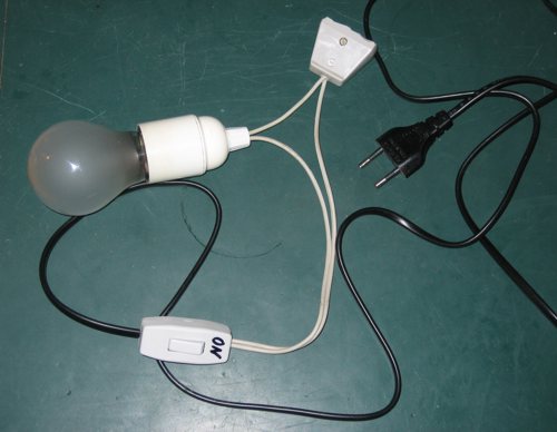 Power supply current limiter using conventional light bulb lamp