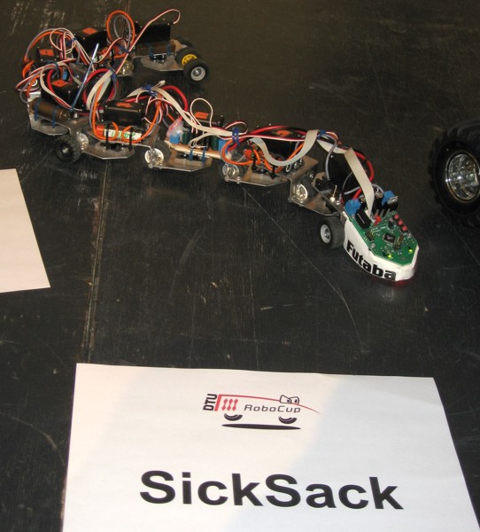 Sicksack snake robot on show DTU robocup 2007