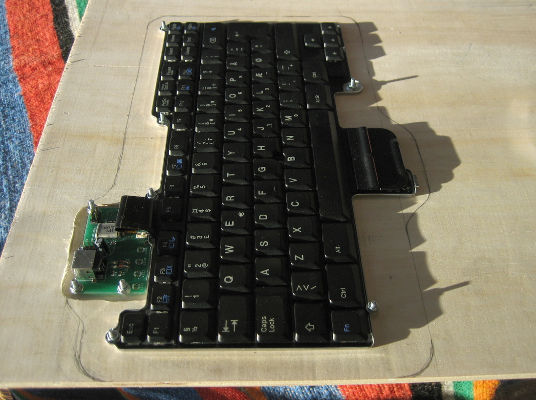 Side view of the Thinkpad 600X USB Keyboard adapter